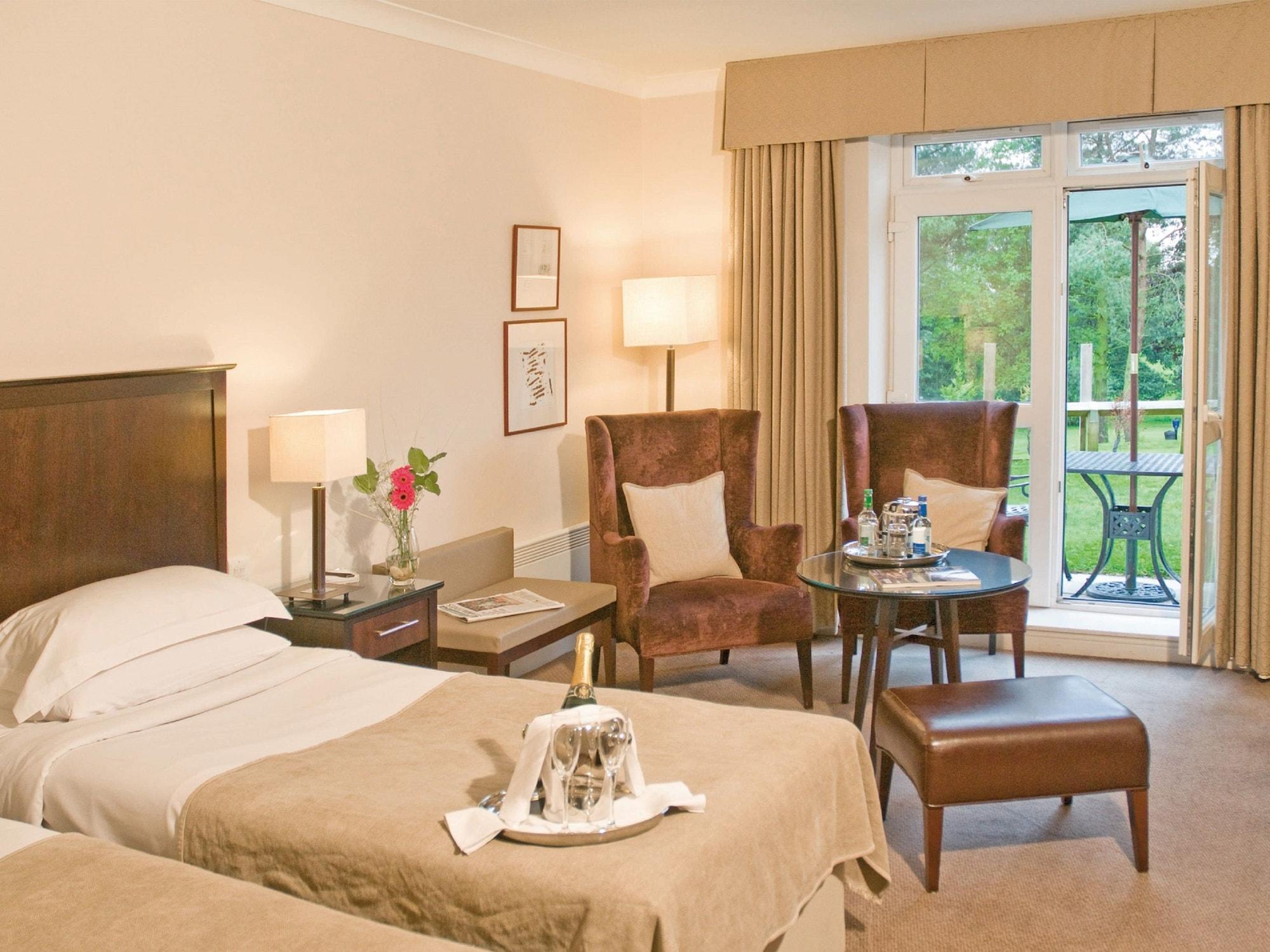 וויטצ'רץ' Macdonald Hill Valley Hotel, Spa & Golf Resort מראה חיצוני תמונה
