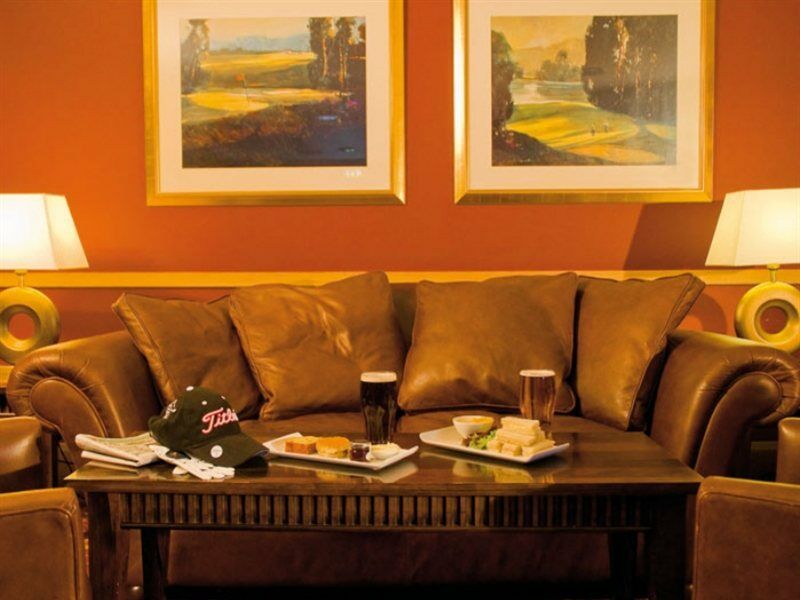 וויטצ'רץ' Macdonald Hill Valley Hotel, Spa & Golf Resort מראה חיצוני תמונה